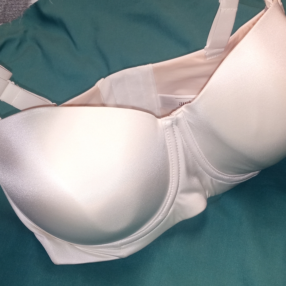 🌻3 for $25 🏷️ Brand New w/ Tags Auden 34DDD Bra (White)